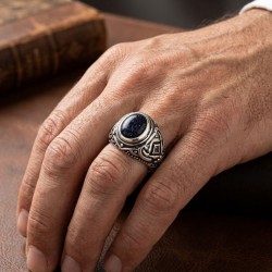 Ανδρικό δαχτυλίδι από μασίφ ασήμι 925 με κεντρική πέτρα χρυσόλιθο και ζιργκόν στη γάμπα