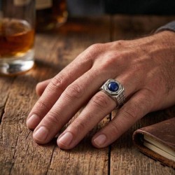 Ανδρικό δαχτυλίδι από μασίφ ασήμι 925 με στρογγυλή πέτρα σοδαλίτη