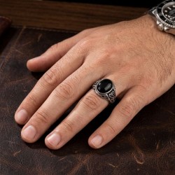 Ανδρικό δαχτυλίδι  από μασίφ ασήμι 925 με όνυχα κόψιμο οβάλ