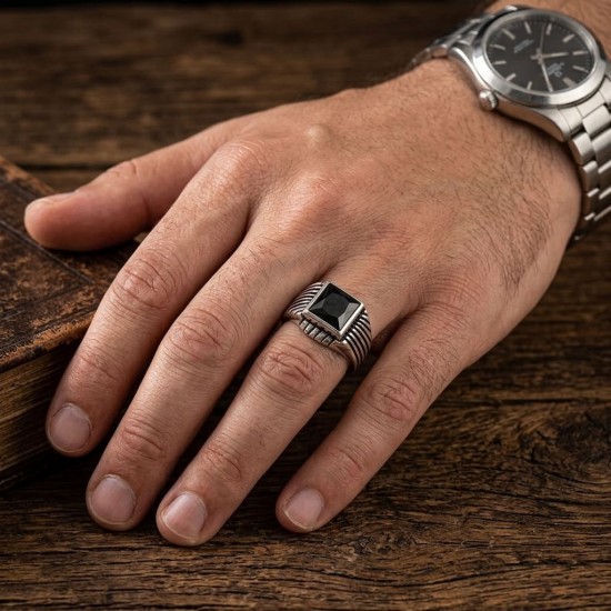 Ανδρικό σεβαλιέ δαχτυλίδι από μασίφ ασήμι 925 με ζιργκόν πέτρα