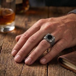 Ανδρικό δαχτυλίδι από μασίφ ασήμι 925 με στρογγυλή πέτρα όνυχα