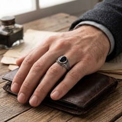 Ανδρικό δαχτυλίδι σεβαλιέ από μασίφ ασήμι 925 με καπουσόν όνυχα