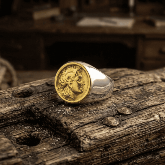 Ανδρικό  δαχτυλίδι από μασίφ ασήμι 925 με επίχρυση κεφαλή Μεγάλου Αλέξανδρου 