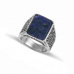Ανδρικό δαχτυλίδι από μασίφ ασήμι 925 με μαιάνδρους στη γάμπα και παραλληλόγραμμη πέτρα σοδαλίτη