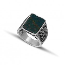 Ανδρικό δαχτυλίδι από μασίφ ασήμι 925 με μαιάνδρους στη γάμπα και πέτρα αιματοστάτη