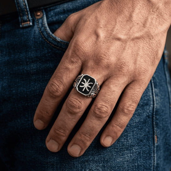  Ανδρικό δαχτυλίδι από μασίφ ασήμι 925 με Δελφικό Έψιλον - Μαύρο σμάλτο