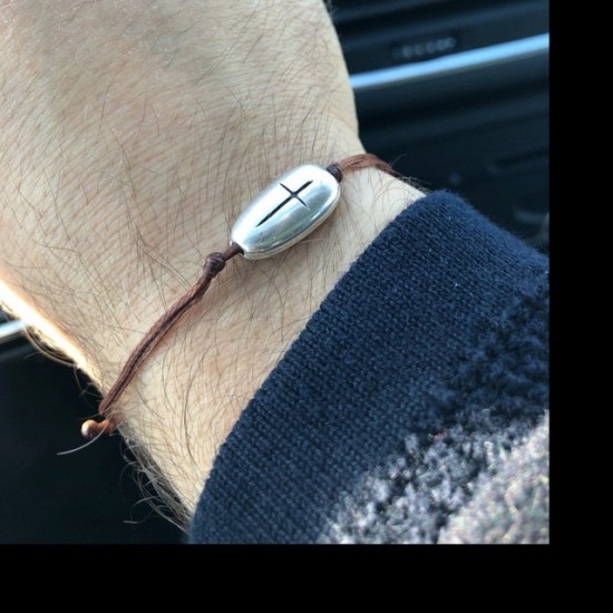 Σταυρός βραχιόλι από κερωμένο κορδόνι 