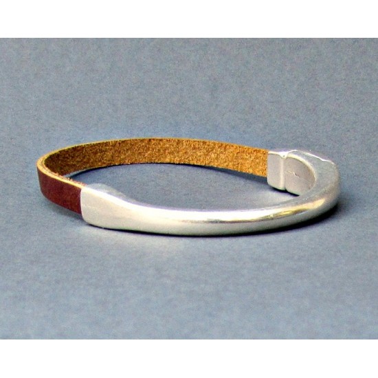 Αντρικό δερμάτινο βραχιόλι χειροπέδα