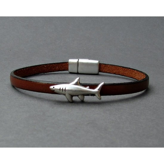 Ανδρικό δερμάτινο βραχιόλι με καρχαριάκι