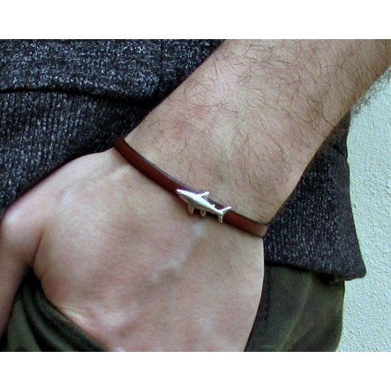 Ανδρικό δερμάτινο βραχιόλι με καρχαριάκι