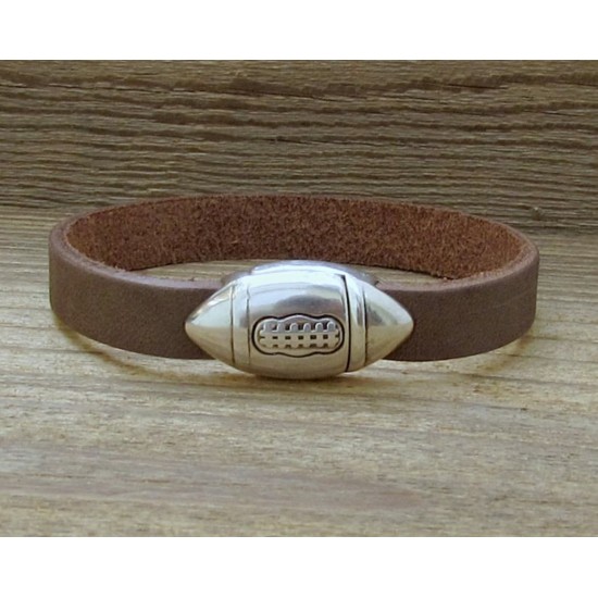 Ανδρικό δερμάτινο βραχιόλι με κούμπωμα από μαγνήτη και μοτίφ μπάλα του μπειζμπολ.