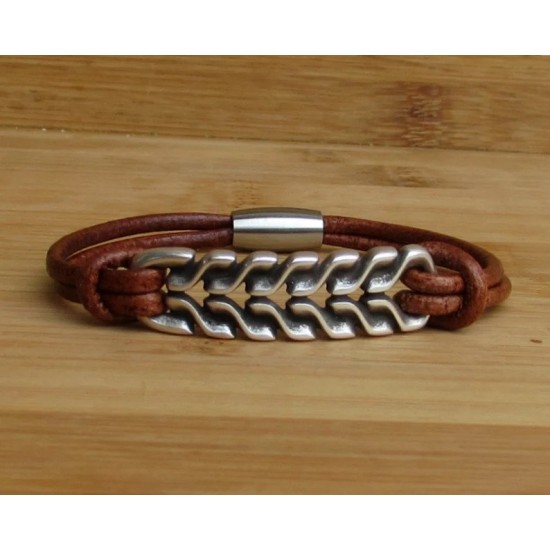 Ανδρικό δερμάτινο βραχιόλι με μοτίφ από λευκό μέταλλο