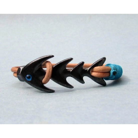 Αντρικό δερμάτινο βραχιόλι με μοτίφ ψαροκόκκαλο