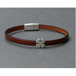 Αντρικό δερμάτινο βραχιόλι με μαγνήτη και τριφύλλι