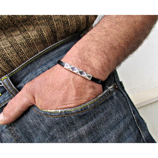 Δερμάτινο Unisex βραχιόλι με  γεωμετρικό σχέδιο