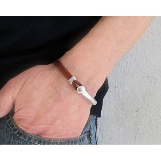 Αντρικό δερμάτινο βραχιόλι με κουμπί