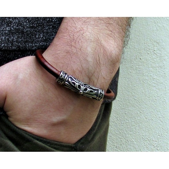 Αντρικό δερμάτινο βραχιόλι με μαγνήτη και με μοτίφ tribal