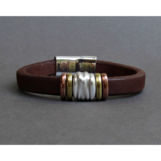 Ανδρικό δερμάτινο βραχιόλι με σφυρήλατα μοτίφ στις αποχρώσεις του χρυσού