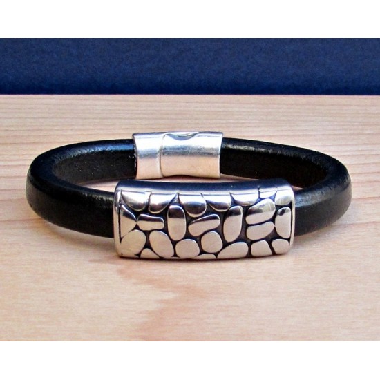 Ανδρικό βραχιόλι με δέρμα regaliz και μοτίφ από ατσάλι με μαύρη οξείδωση - Μαύρο