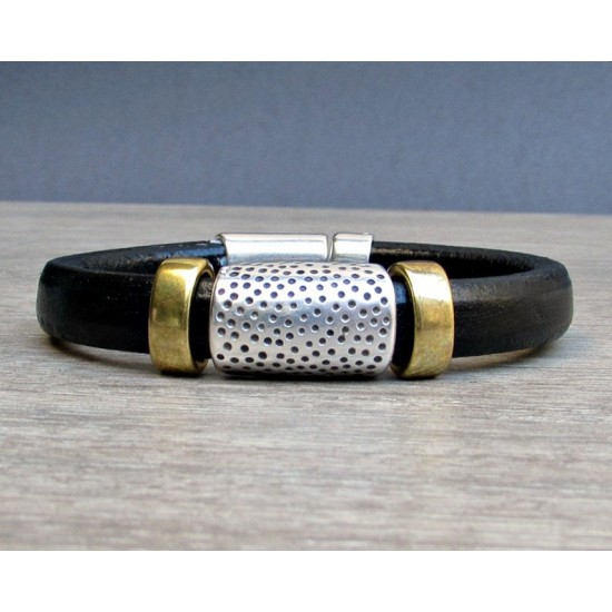 Ανδρικό βραχιόλι με δέρμα regaliz και μοτίφ με τρυπούλες με ροζ επιμετάλλωση