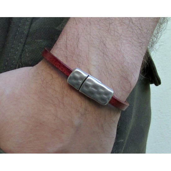 Βραχιόλι με σφυρήλατο μοτίφ και ατσάλινο κούμπωμα