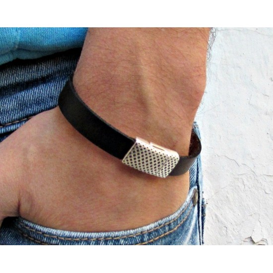 Ανδρικό δερμάτινο βραχιόλι με κούμπωμα από μαγνήτη