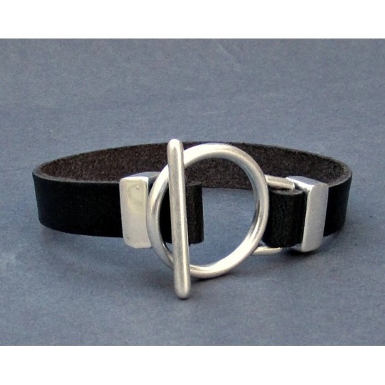 Ανδρικό δερμάτινο βραχιόλι με κούμπωμα αγκράφα