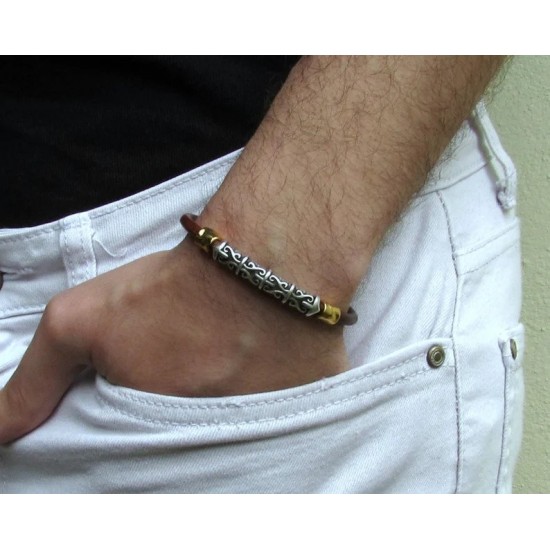 Βραχιόλι από δέρμα και ατσάλινο μοτίφ 