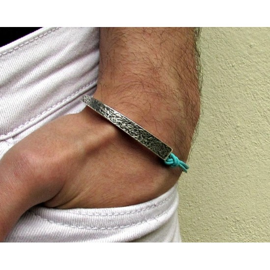 Ανδρικό σφυρήλατο βραχιόλι από δέρμα και λευκό μέταλλο