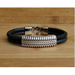 Βραχιόλι από δέρμα και  μοτίφ με σχέδιο αποτύπωμα ελαστικού 