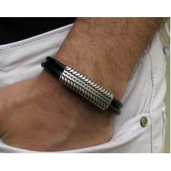 Βραχιόλι από δέρμα και  μοτίφ με σχέδιο αποτύπωμα ελαστικού 