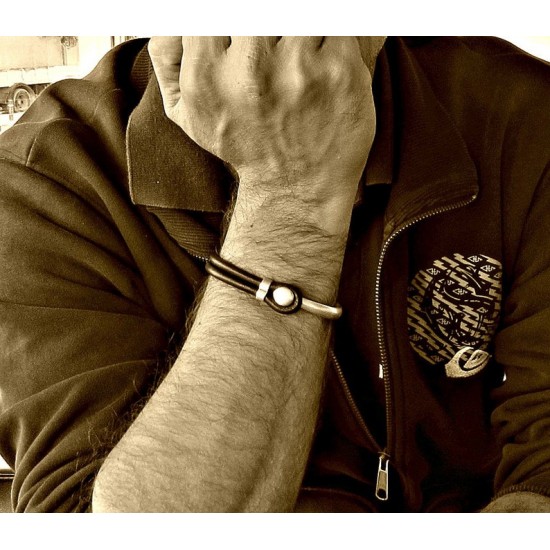 Δερμάτινο βραχιόλι χειροπέδα κουμπί από ασήμι 925 και μαύρο δέρμα