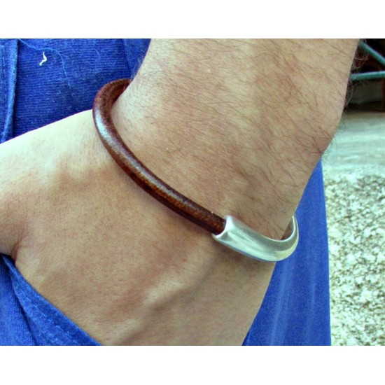 Ανδρικό δερμάτινο βραχιόλι και ημικύκλιο μοτίφ με μαγνήτη