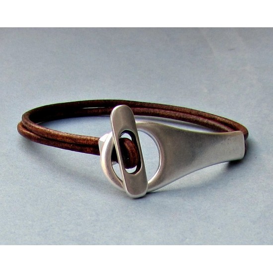 Ανδρικό δερμάτινο βραχιόλι με μοτίφ κύκλο