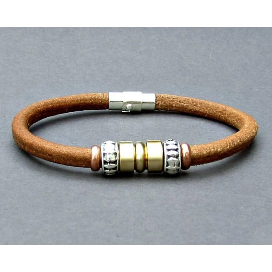 Αντρικό δερμάτινο βραχιόλι με κυλίνδρους στα τρία χρώματα του χρυσού