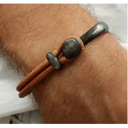 Δερμάτινο βραχιόλι χειροπέδα γάντζος μαύρο ρόδιο