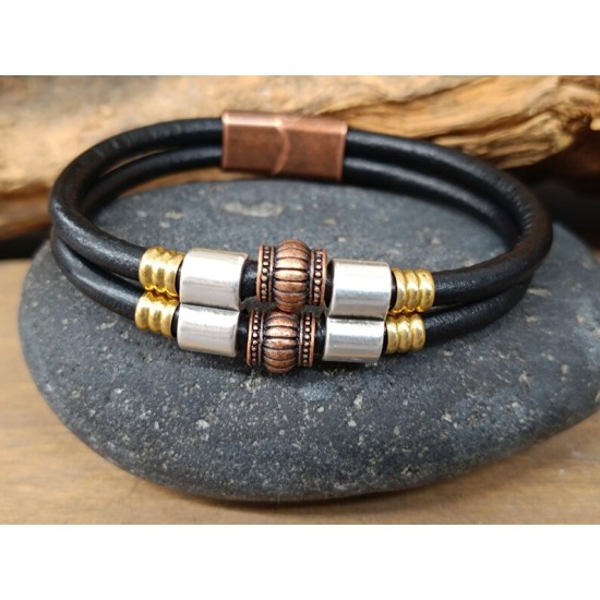 Ανδρικό δερμάτινο βραχιόλι με beads