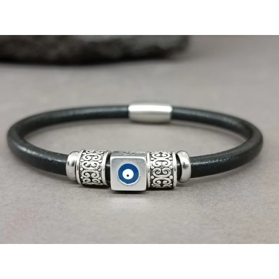 Ανδρικό δερμάτινο βραχιόλι με μεταλλικό μάτι