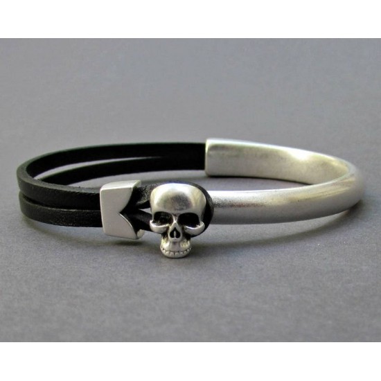 Δερμάτινο βραχιόλι χειροπέδα skull