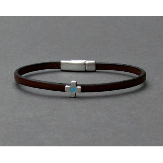 Βραχιόλι με σταυρό σε μαύρο δέρμα 