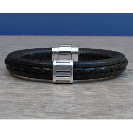 Ανδρικό δερμάτινο βραχιόλι με μοτίφ από zinc-alloy Ανδρικό δερμάτινο βραχιόλι με μοτίφ από zinc-alloy