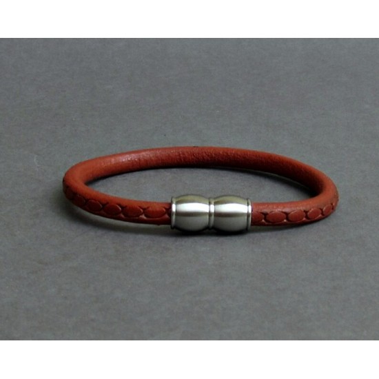 Ανδρικό δερμάτινο βραχιόλι με κούμπωμα μαγνήτη σε πράσινο ή κόκκινο χρώμα