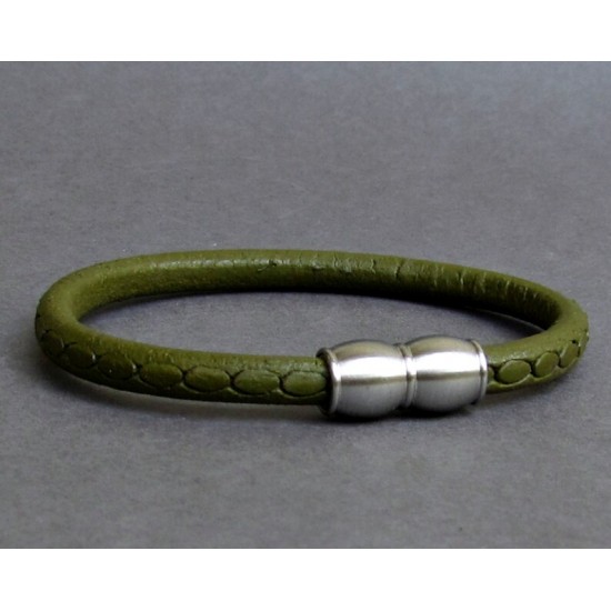 Ανδρικό δερμάτινο βραχιόλι με κούμπωμα μαγνήτη σε πράσινο ή κόκκινο χρώμα