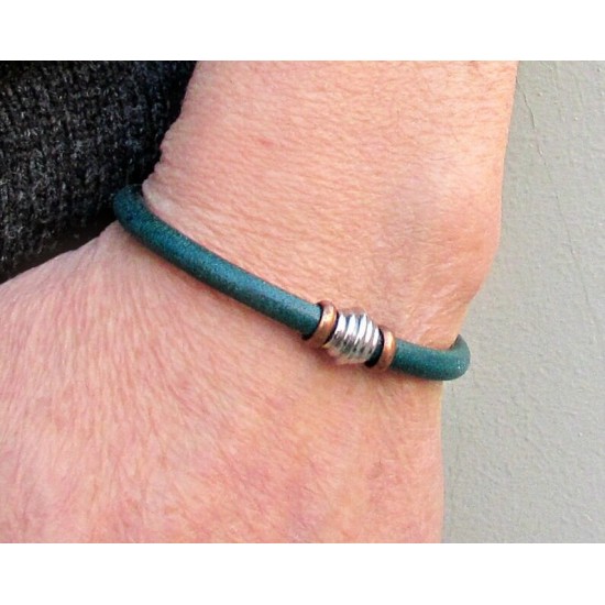 Ανδρικό δερμάτινο βραχιόλι με κούμπωμα μπίλιες