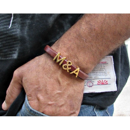 Βραχιόλι με τρία γράμματα