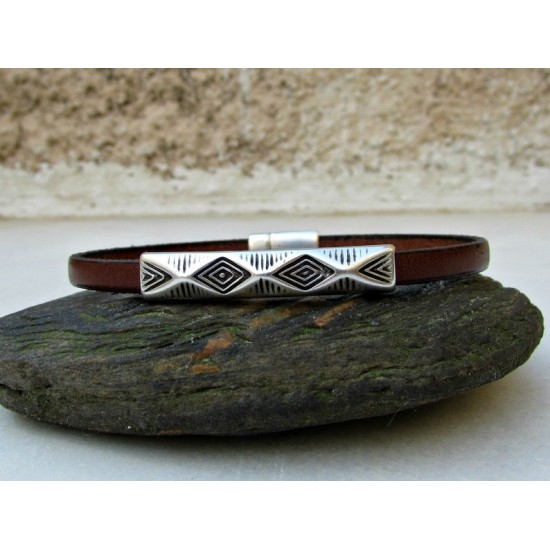 Δερμάτινο Unisex βραχιόλι με  γεωμετρικό σχέδιο