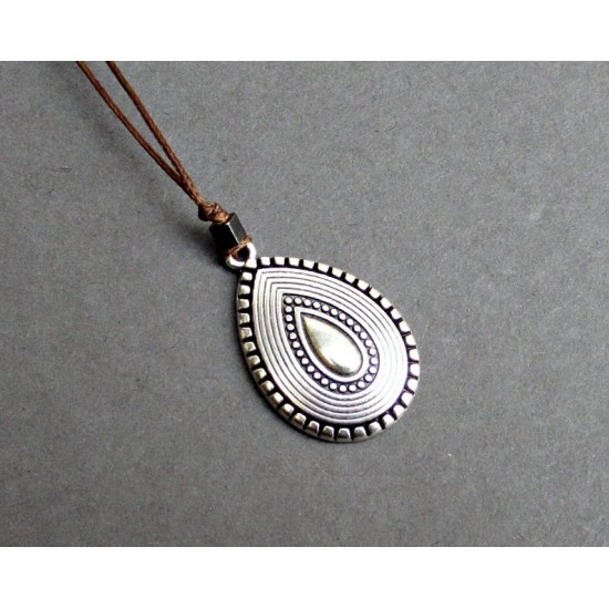 Ανδρικό μενταγιόν σταγόνα