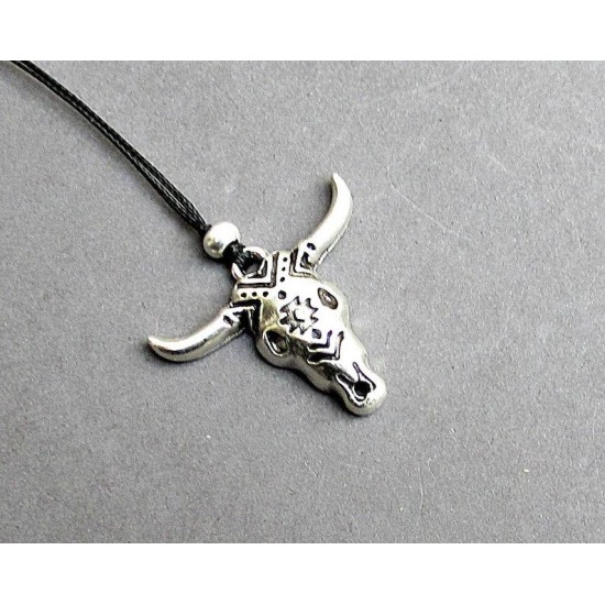 Ανδρικό μενταγιόν με κεφαλή ταύρου