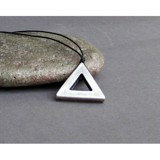 Ανδρικό μενταγιόν γεωμετρικό τρίγωνο