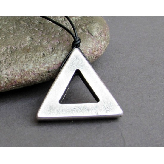 Ανδρικό μενταγιόν γεωμετρικό τρίγωνο